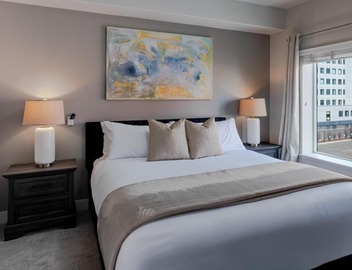 Convention Ctr Luxury 1BR Pool Gym Hot Tub 3