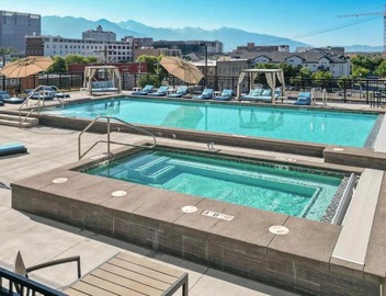Convention Ctr Luxury 1BR Pool Gym Hot Tub 5