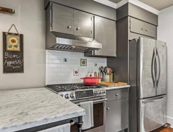 Cook's Kitchen + Firepit + Pickleball Park Nearby + AC + 2 Parking Spots 2