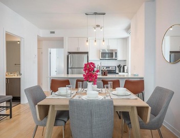 Corner 2BR Old Port - Free Indoor Parking 4