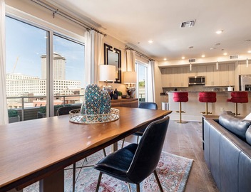 Corner Downtown Penthouse Private Terrace Walk to Superdome Parades French Quarter 4
