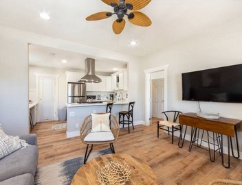 Coronado Unit 1 - B Ave Bungalows · King-sized 1/1, 5-10 Min Walk to Coronado Beach! 3