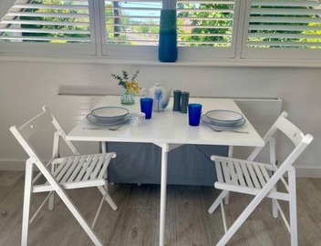 Cosy accommodation, easy walk to beach! 4