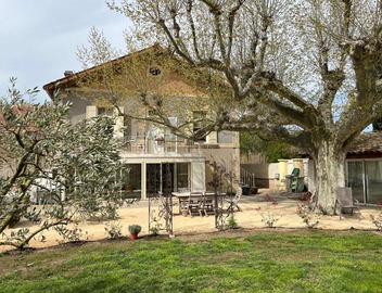 "Countryside Escape Charm and Serenity in Isle-sur-la-Sorgue" 3