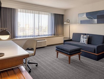 Courtyard by Marriott Baldwin Park 3
