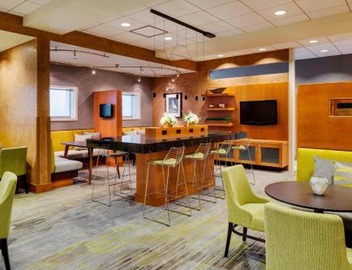 Courtyard by Marriott Boston Logan Airport 4