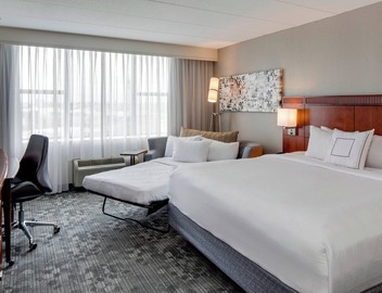Courtyard by Marriott Boston Logan Airport 3