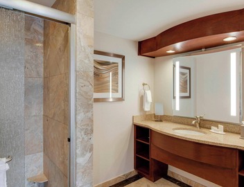 Courtyard by Marriott Boston Logan Airport 4