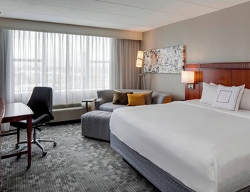 Courtyard by Marriott Boston Logan Airport 5