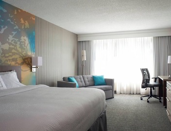 Courtyard by Marriott Downtown Toronto 2