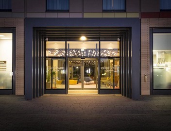 Courtyard by Marriott Edinburgh West 4