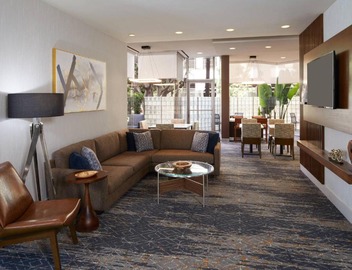 Courtyard by Marriott Los Angeles LAX/Century Boulevard 4