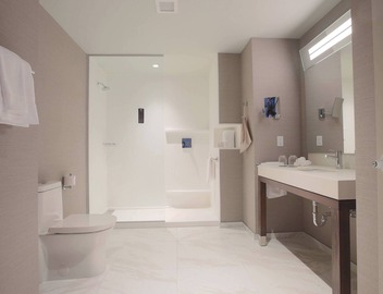 Courtyard by Marriott Montreal Brossard 5