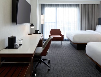 Courtyard By Marriott Montreal Laval 2