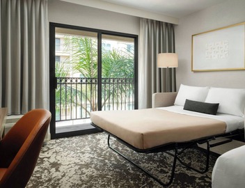 Courtyard by Marriott Pasadena/Old Town 2