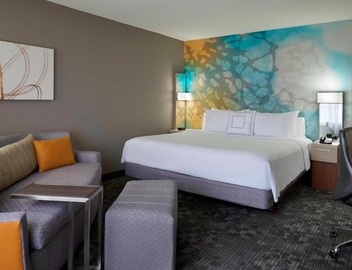 Courtyard by Marriott Toronto Airport 2
