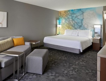 Courtyard by Marriott Toronto Airport 3