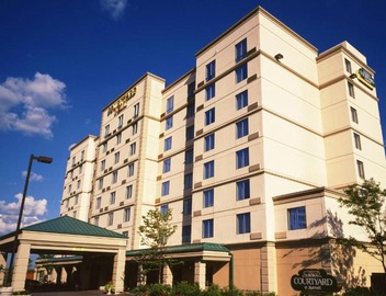 Courtyard by Marriott Toronto Airport 4
