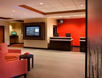 Courtyard by Marriott Toronto Airport 5