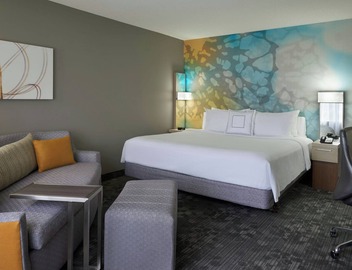 Courtyard by Marriott Toronto Airport 5