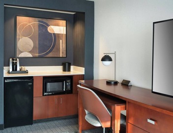 Courtyard by Marriott Silver Spring North/White Oak 4