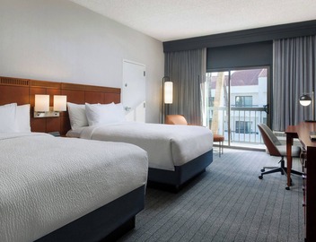 Courtyard Phoenix North by Marriott 5