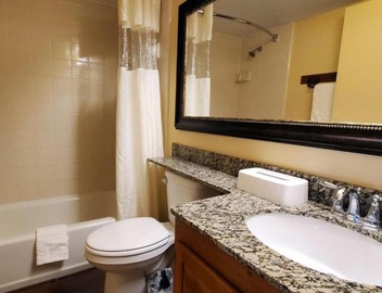 COURTYARD SUITE steps to Pool and Rodeo! 257 5