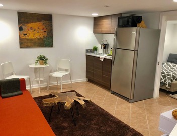 Cozy 1 Bedroom Apt of Historic Cap Hill House, Sleeps 5, FREE ON-SITE PARKING 3