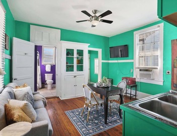 Cozy 1 Bedroom located in the Heart of Mid-City 2