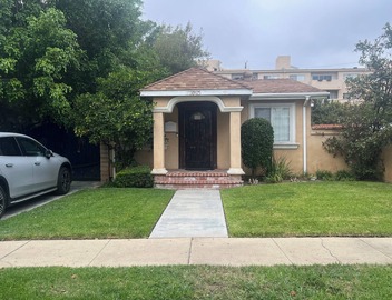 Cozy 1-bedroom studio in charming Los Angeles with AC 4