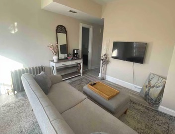 Cozy 1-bedroom townhome in a fantastic Washington neighborhood with AC 2