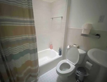 Cozy 1-bedroom townhome in a fantastic Washington neighborhood with AC 4