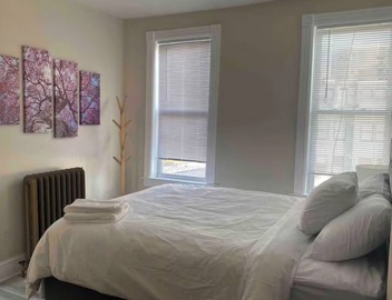 Cozy 1-bedroom townhome in a fantastic Washington neighborhood with AC 5