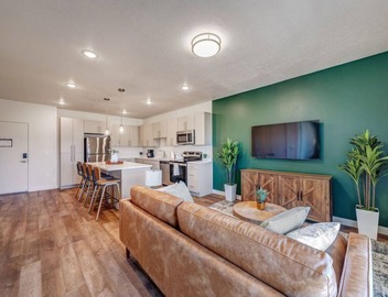 Cozy 1bd Apt w/Hot Tub & Gym Access 4