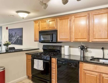 Cozy 1BD | Old City | 2 Beds | Independence Hall 3