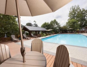 Cozy 1BR Tiny Home with Pool Access and Free Tix 2