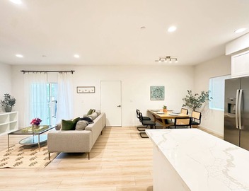 Cozy 2-bedroom apt West University Health Sciences Pomona 3