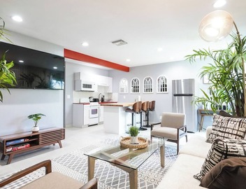 Cozy 2-bedroom condo in peaceful studio city with AC 5