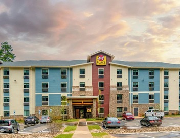 Cozy 2 queen hotel in delightful Huntersville up to 4 people 4