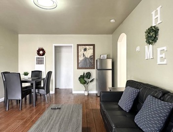 Cozy 2B1B Retreat: Great Transit & Quiet Street 3