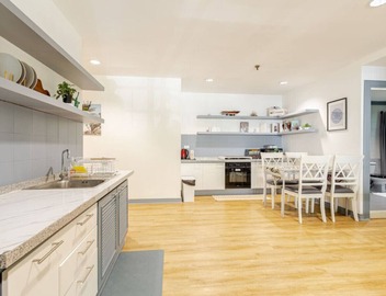 Cozy 2BR Apt in Central Bangkok 5 mins BTS 110 SQM 5