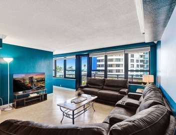 Cozy 2BR Condo with Resort Perks, Pools, Gym, Sauna in an Oceanfront Building 409 5