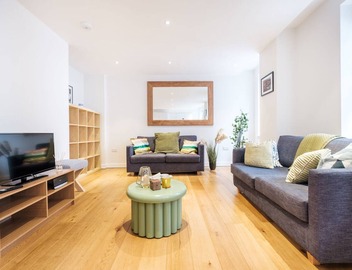 Cozy 2BR Steps from Tower Hill & Tower Bridge 3