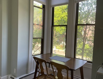 Cozy, Adorable 1-bedroom apartment - in tourist area. Sleeps 4 2