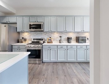 Cozy and furnished 4B4B turnkey rental - Business, Family, and Pet Friendly 4