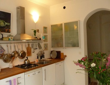 Cozy and Stylish Apt with garden in city center. 3