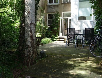 Cozy and Stylish Apt with garden in city center. 4