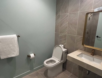 Cozy apartment in LA with WiFi, AC, fitness room sauna steam room sauna and pool 5