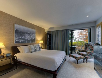 ☀ Cozy Aviation ✈ Style Lake View Condo @ The Shores 3