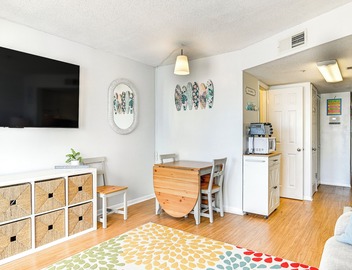 Cozy Beachfront Condo w/Wifi, Views & Pool Access 4